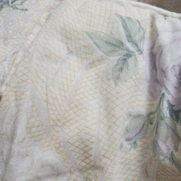 REVERSIBLE BEDDING TWIN- Floral and Cream W large pillow case​ - Picture 5 of 12